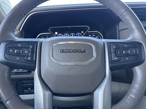 Used 2021 GMC Yukon Denali w/ Denali Premium Package image 31
