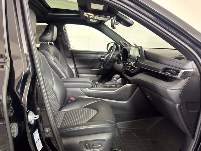 Used 2021 Toyota Highlander XSE AWD/4WD image 4