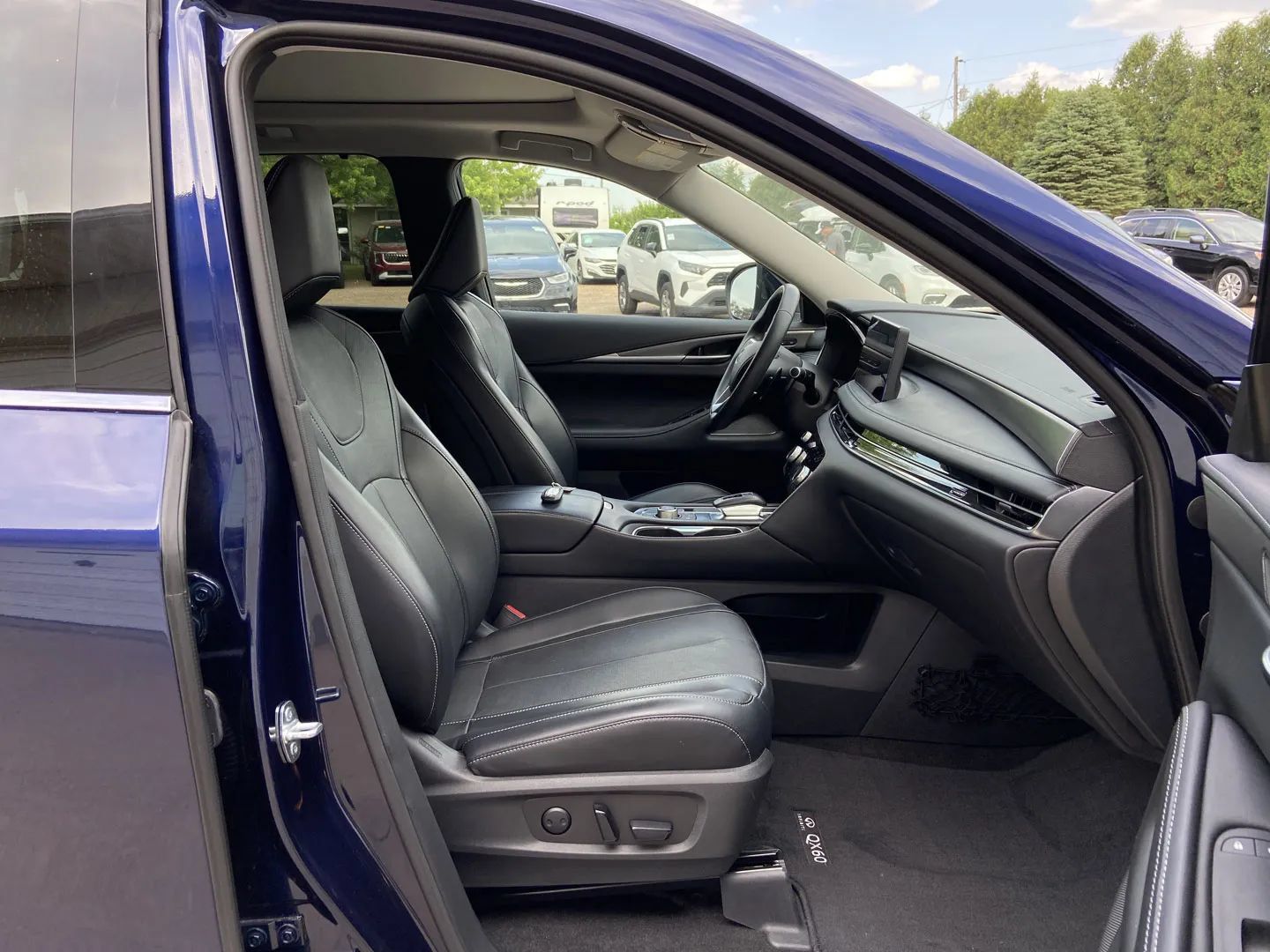 Used 2023 INFINITI QX60 Luxe w/ Cargo Package AWD/4WD image 29