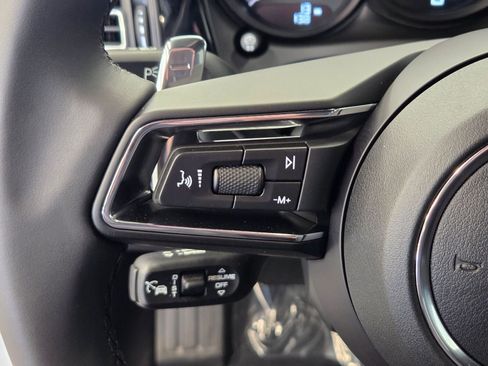 Certified 2026 Porsche Macan image 18