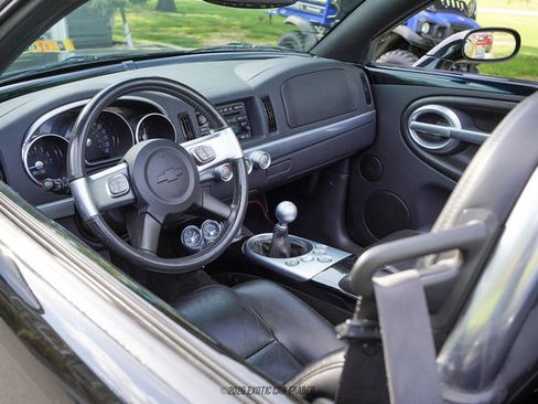 Used 2005 Chevrolet SSR w/ Preferred Equipment Group RWD image 44