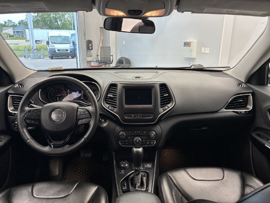 Certified 2019 Jeep Cherokee Latitude Plus AWD/4WD image 8