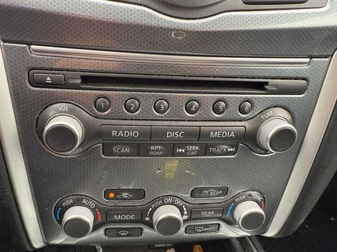 Used 2019 Nissan Pathfinder SL FWD image 23