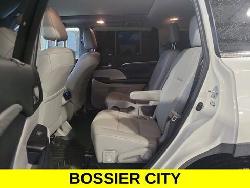 Used 2019 Toyota Highlander Limited Platinum FWD image 26