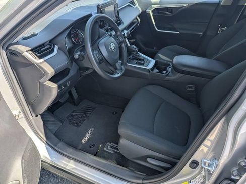 Used 2021 Toyota RAV4 LE FWD image 9