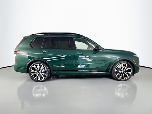 Used 2025 BMW X7 M60i image 8