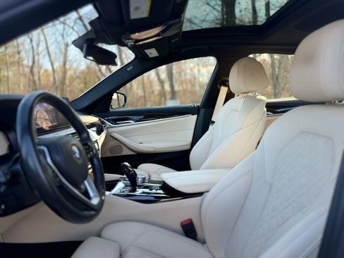 Used 2022 BMW 530i xDrive w/ Convenience Package image 15