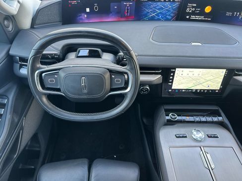 Used 2025 Lincoln Navigator Reserve AWD/4WD image 15