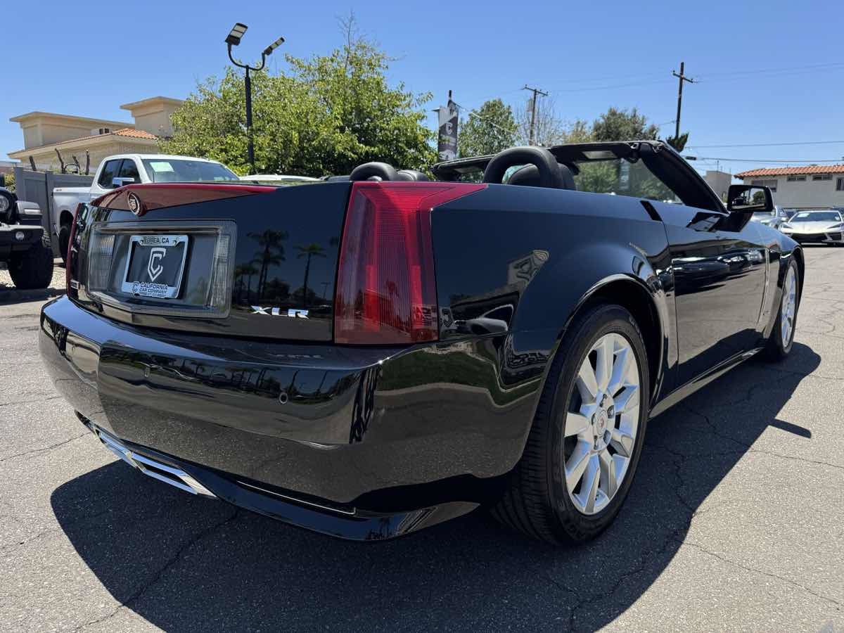 Used 2009 Cadillac XLR RWD image 13