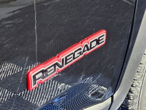 Used 2023 Jeep Renegade Trailhawk image 31