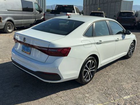 Used 2025 Volkswagen Jetta Sport FWD image 3
