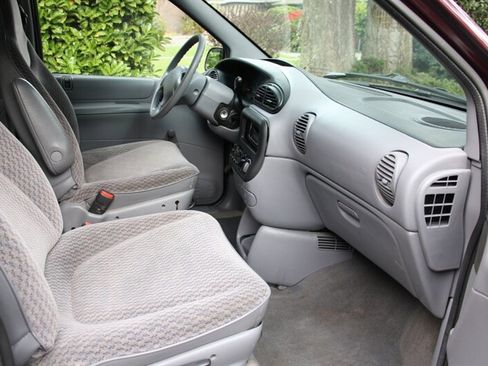 Used 1999 Dodge Caravan image 13