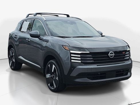 Used 2025 Nissan Kicks SR FWD image 2