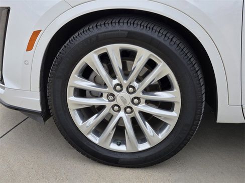 Used 2020 Cadillac XT6 Premium Luxury w/ Platinum Package image 17