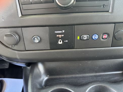 Used 2018 Chevrolet Express 2500 w/ Driver Convenience Package RWD image 20
