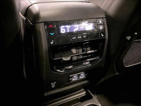 Used 2021 Jeep Grand Cherokee L Limited w/ Luxury Tech Group II AWD/4WD image 11