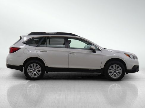 Used 2017 Subaru Outback 2.5i Premium image 6