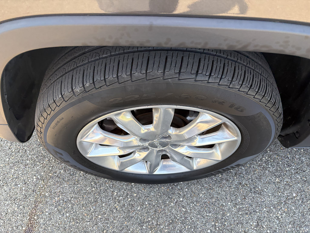 Used 2016 Jeep Cherokee Limited AWD/4WD image 9