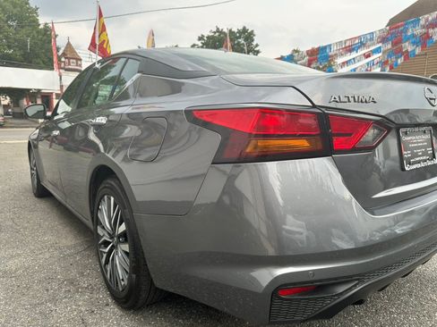 Used 2025 Nissan Altima 2.5 SV FWD image 31