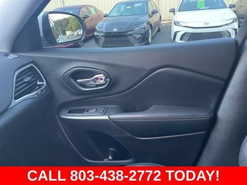 Used 2021 Jeep Cherokee Limited w/ Trailer Tow Group AWD/4WD image 30