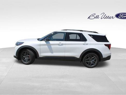 Used 2025 Ford Explorer ST AWD/4WD image 8