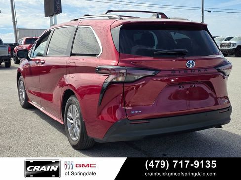Used 2025 Toyota Sienna XLE w/ XLE Plus Package FWD image 5