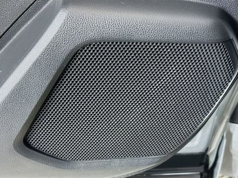 Used 2022 Toyota Highlander XLE image 18