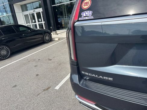 Used 2021 Cadillac Escalade Premium Luxury w/ Driver Assist Tech Package AWD/4WD image 5