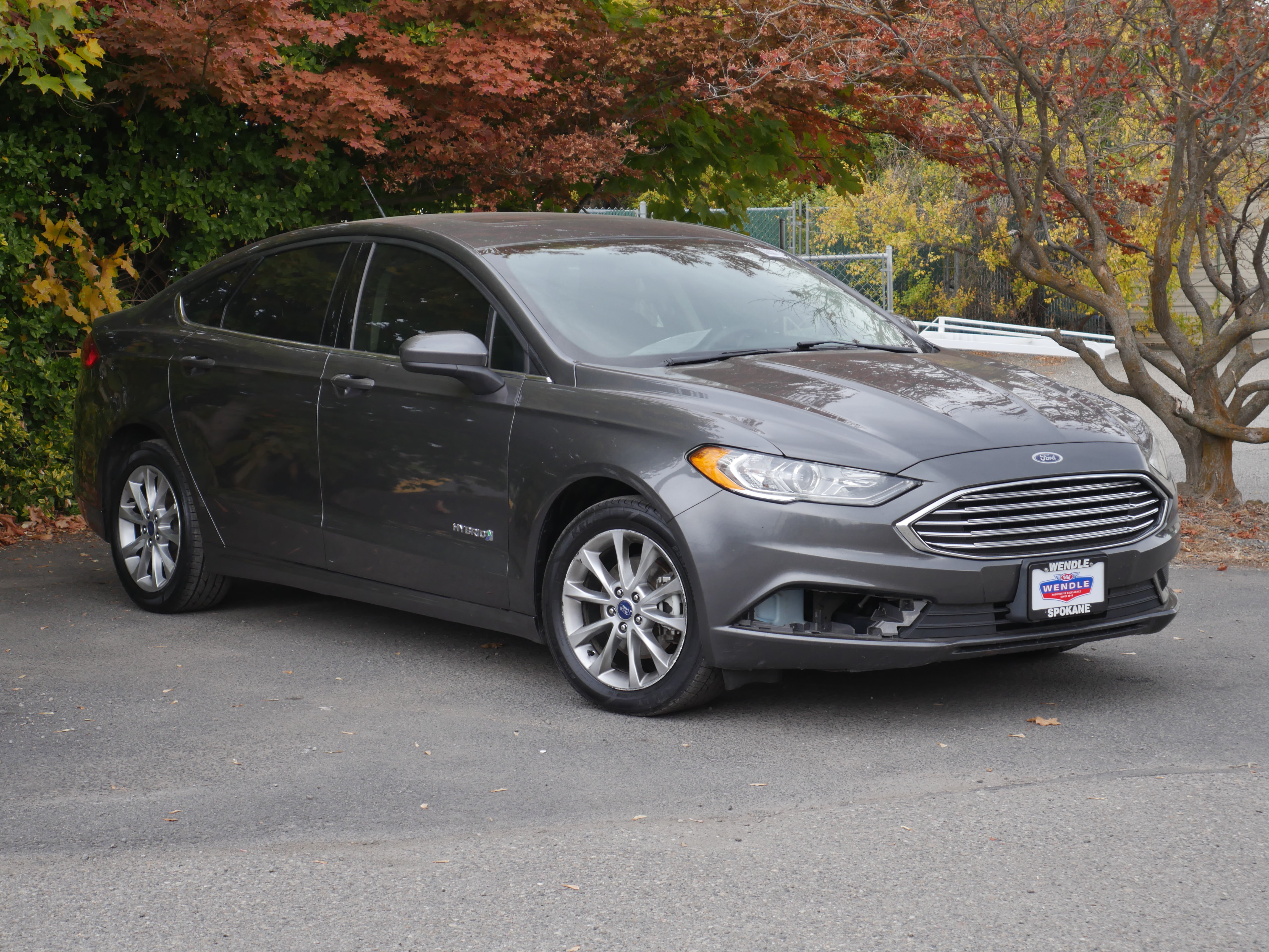Used 2017 Ford Fusion SE FWD image 25