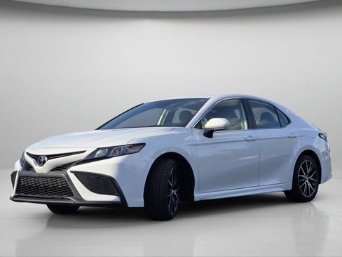 Used 2024 Toyota Camry SE FWD image 16