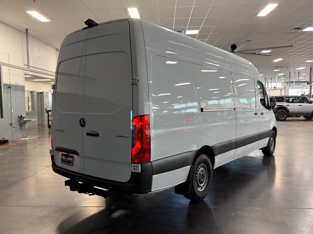 Used 2024 Mercedes-Benz Sprinter 2500 image 5