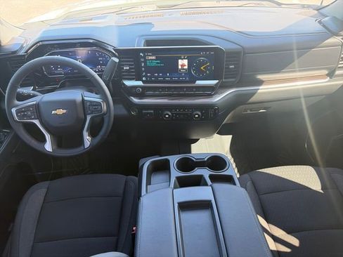 Used 2024 Chevrolet Silverado 1500 LT w/ Z71 Off-Road Package AWD/4WD image 17