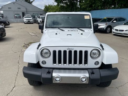 Used 2017 Jeep Wrangler Unlimited Sahara w/ Connectivity Group AWD/4WD image 3
