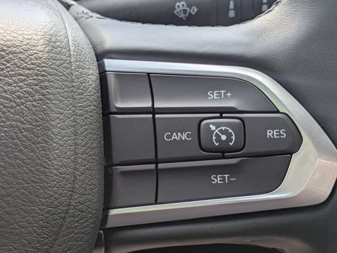 Used 2022 Jeep Compass Latitude w/ Sun and Sound Group AWD/4WD image 34