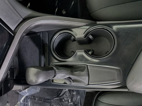 Used 2020 Toyota Camry LE image 21