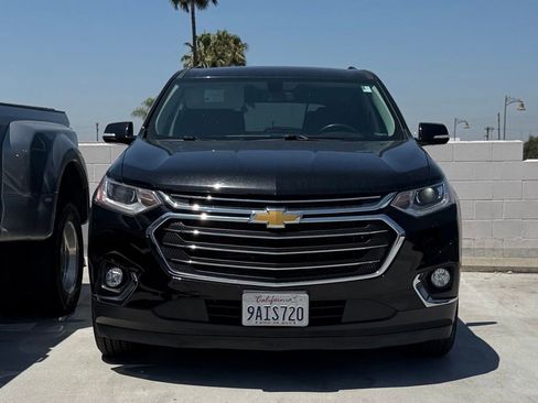 Used 2020 Chevrolet Traverse LT FWD image 2