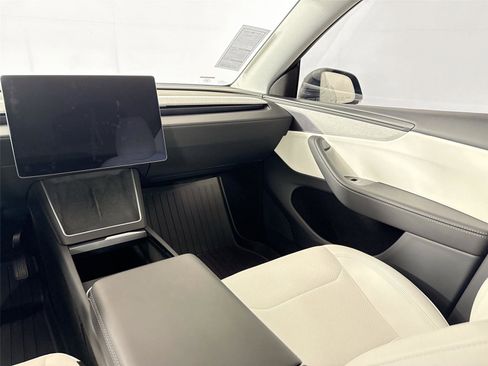 Used 2026 Tesla Model Y Long Range image 37