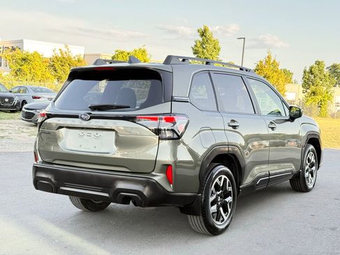 Used 2025 Subaru Forester Premium AWD/4WD image 9