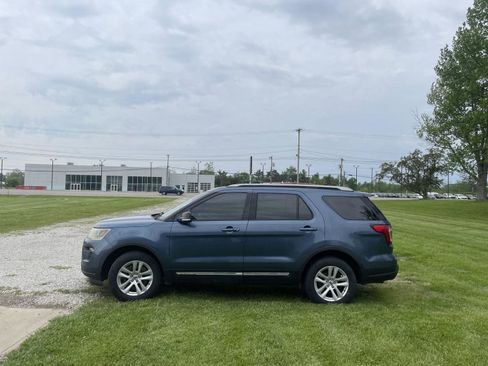 Used 2018 Ford Explorer XLT w/ Equipment Group 201A AWD/4WD image 2