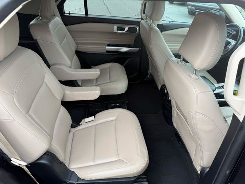 Used 2021 Ford Explorer XLT w/ Equipment Group 202A image 18