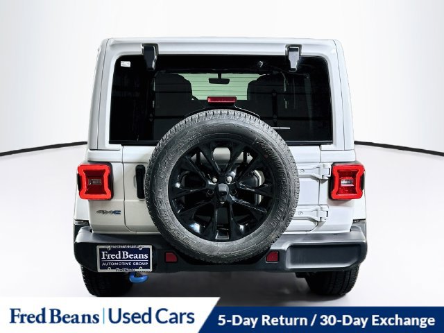 Used 2022 Jeep Wrangler Unlimited Sahara w/ Cold Weather Group AWD/4WD image 7