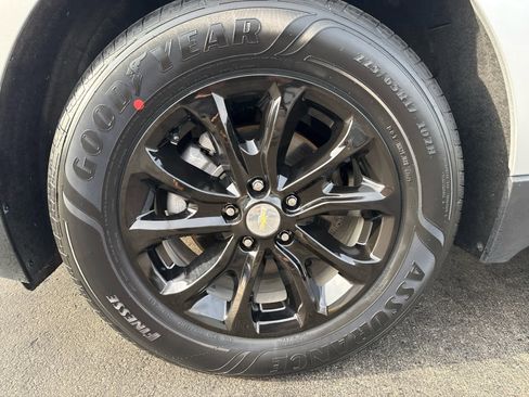 Used 2021 Chevrolet Equinox LS image 9