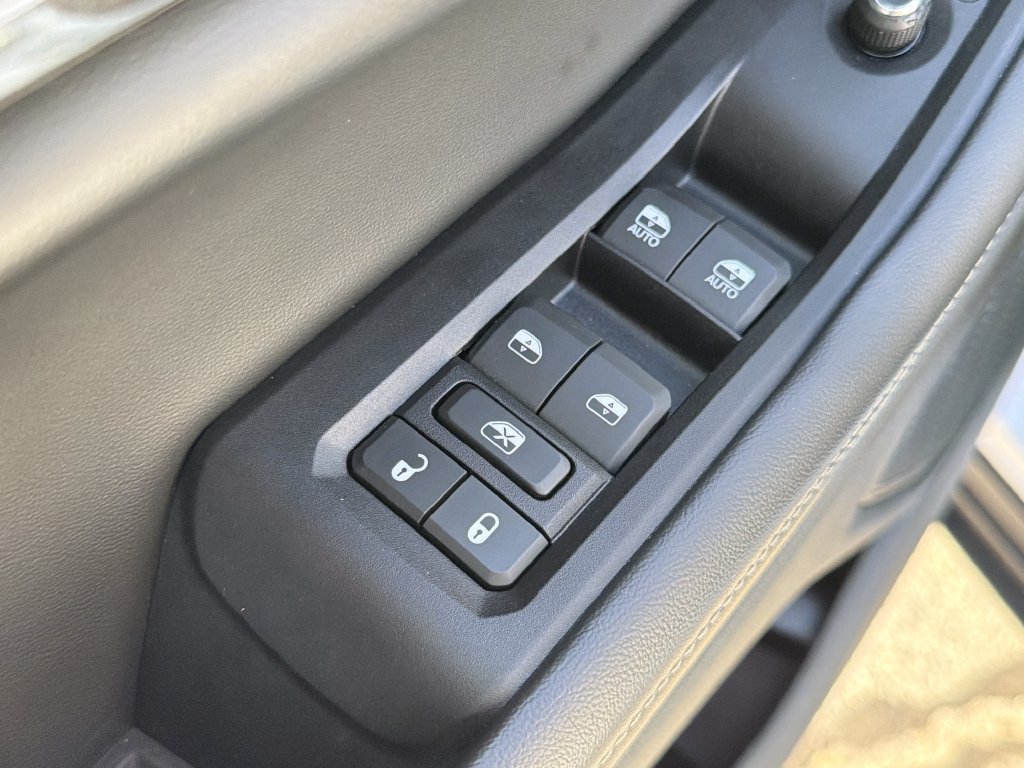 Used 2023 Jeep Grand Cherokee Altitude AWD/4WD image 23