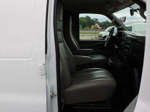 Used 2024 Chevrolet Express 2500 w/ Driver Convenience Package RWD image 32