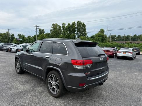 Used 2019 Jeep Grand Cherokee Overland AWD/4WD image 3
