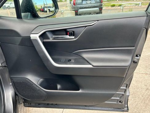 Used 2022 Toyota RAV4 XLE AWD/4WD image 31