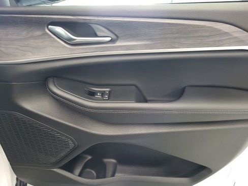 New 2025 Jeep Grand Cherokee L Limited image 32