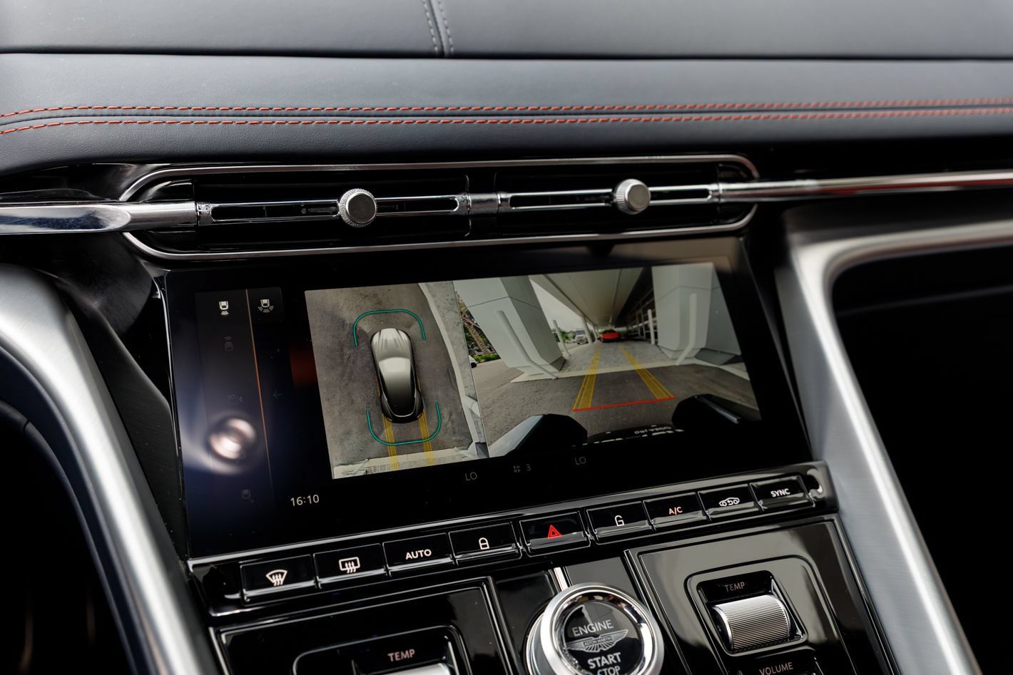 Used 2024 Aston Martin DB12 Coupe RWD image 38