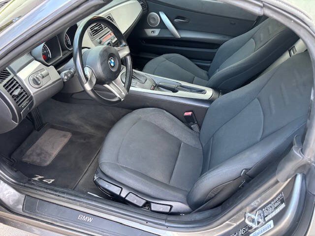 Used 2003 BMW Z4 2.5i RWD image 6
