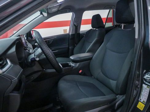 Used 2022 Toyota RAV4 LE image 9